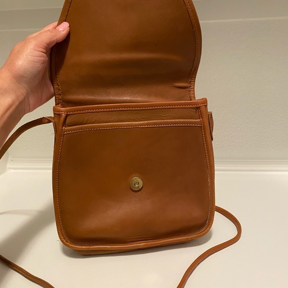 COACH LEATHER SHOULDER BAG BUTTERY TAN LEATHER - Picture 2 of 15